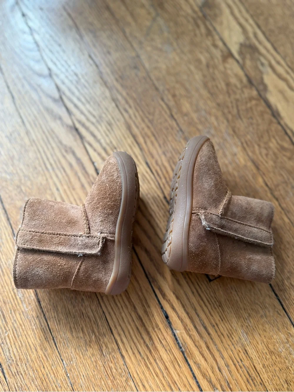 UGG kids keelan